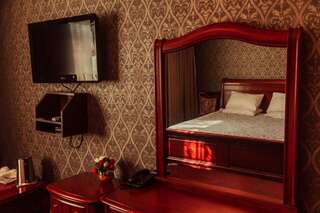 Отель Sultan Бишкек Двухместный номер Делюкс с 1 кроватью или 2 отдельными кроватями-5